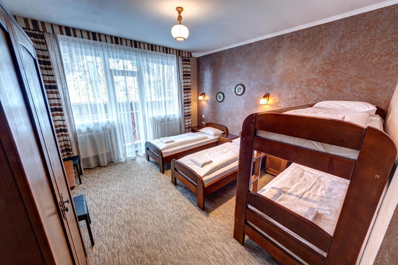 Hotel Gutsulia บูโคเวล ภายนอก รูปภาพ
